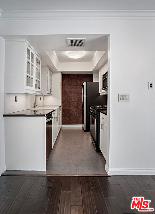 15002 Magnolia Blvd Unit: 4