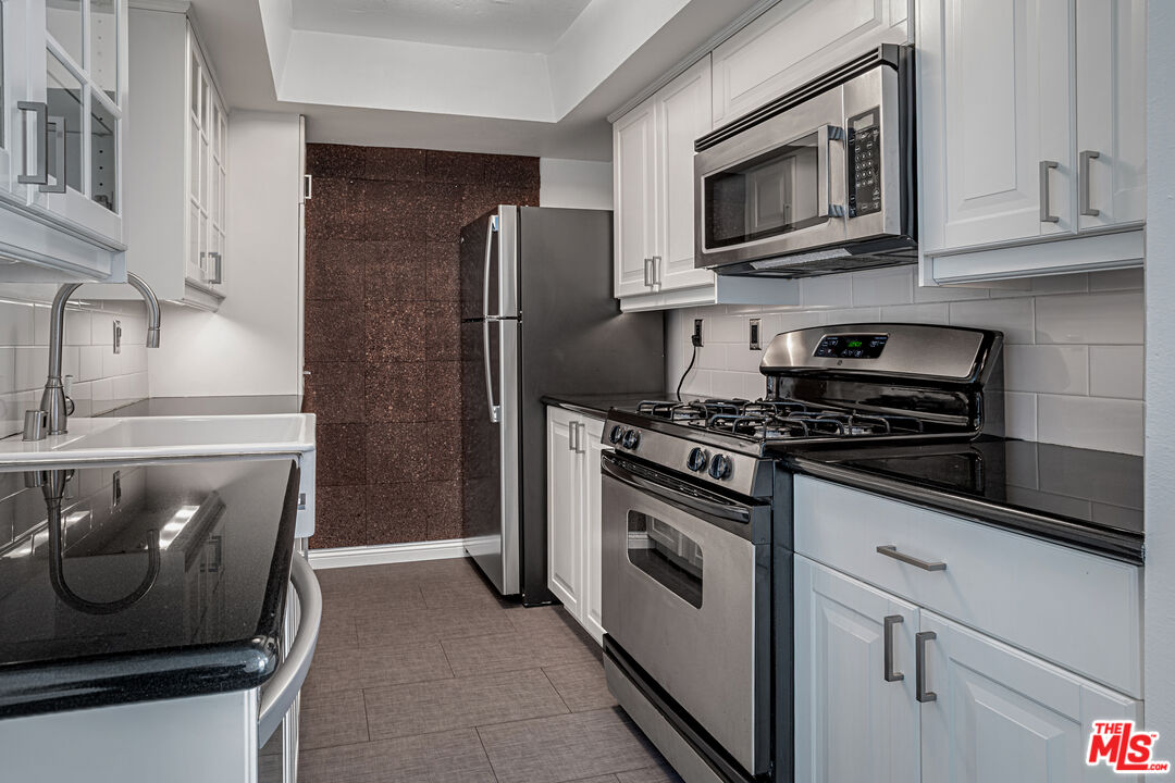 15002 Magnolia Blvd Unit: 4