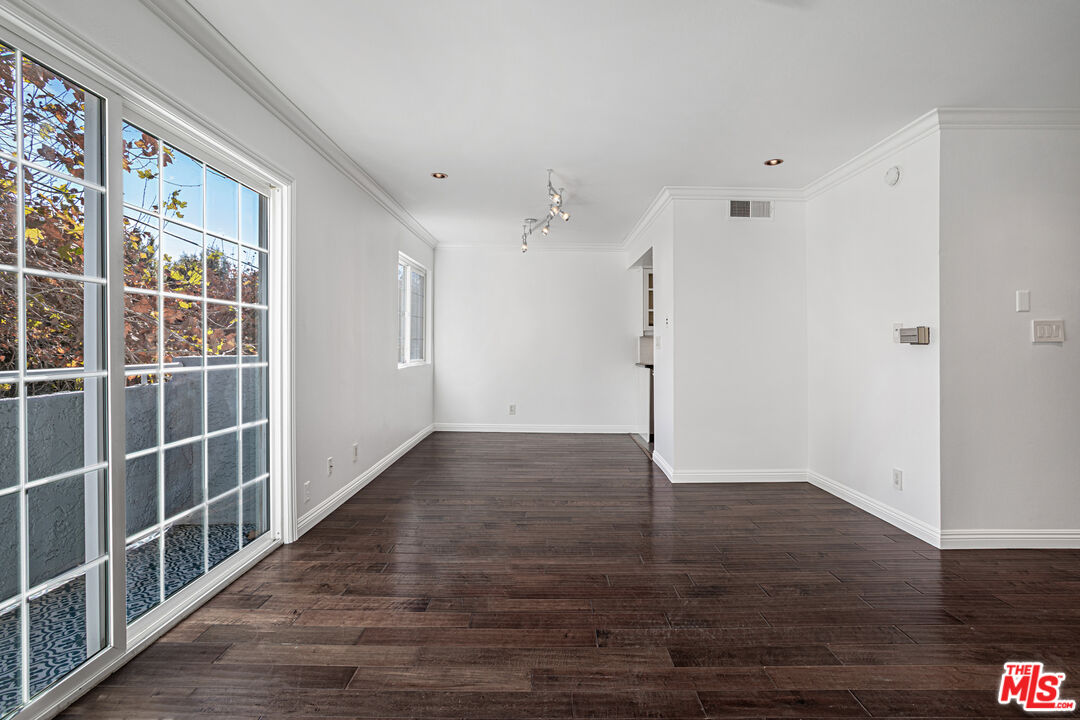 15002 Magnolia Blvd Unit: 4