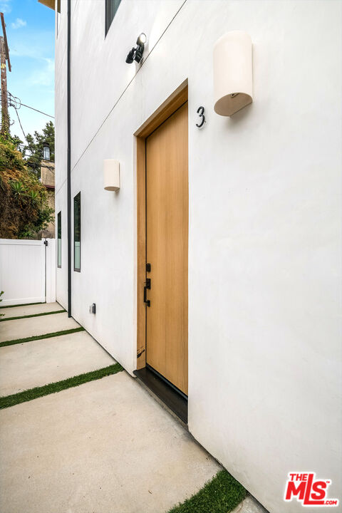 5321 Ben Ave Unit: 3