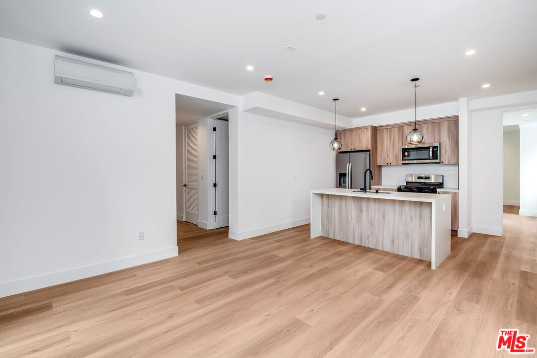 5321 Ben Ave Unit: 3