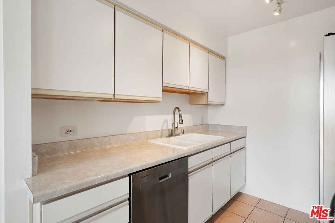 201 Ocean Ave Unit: 1705P