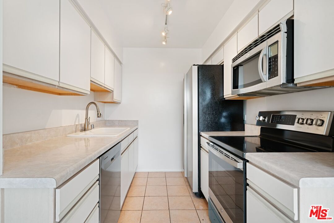 201 Ocean Ave Unit: 1705P