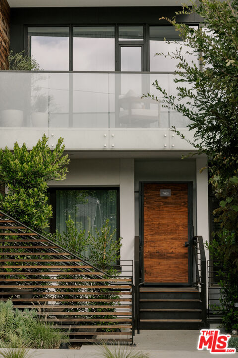 702 N Doheny Dr Unit: TH5