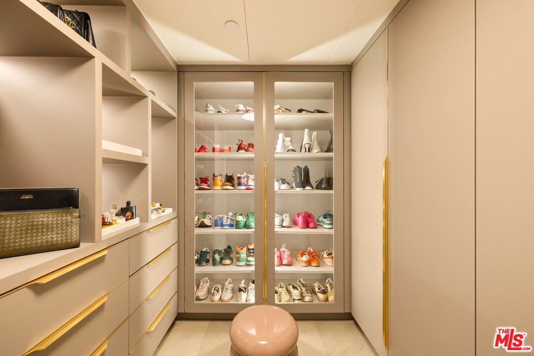 13700 Marina Pointe Dr Unit: 1011