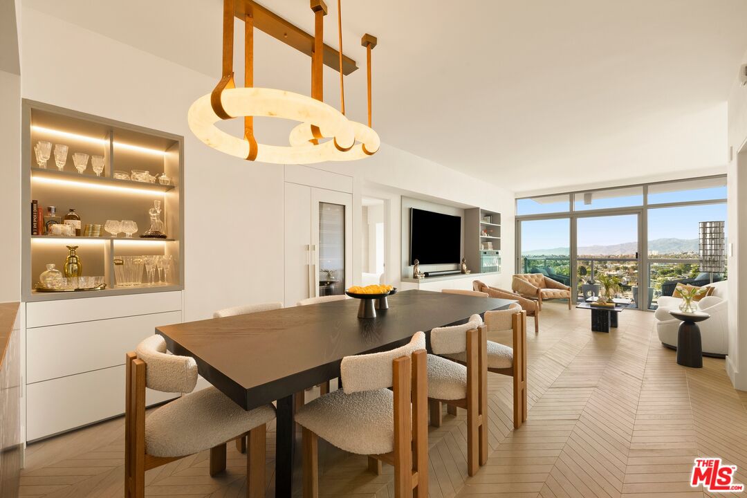 13700 Marina Pointe Dr Unit: 1011