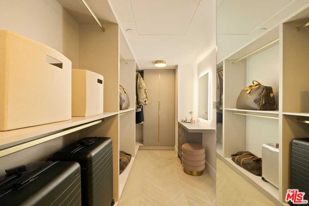 13700 Marina Pointe Dr Unit: 1011