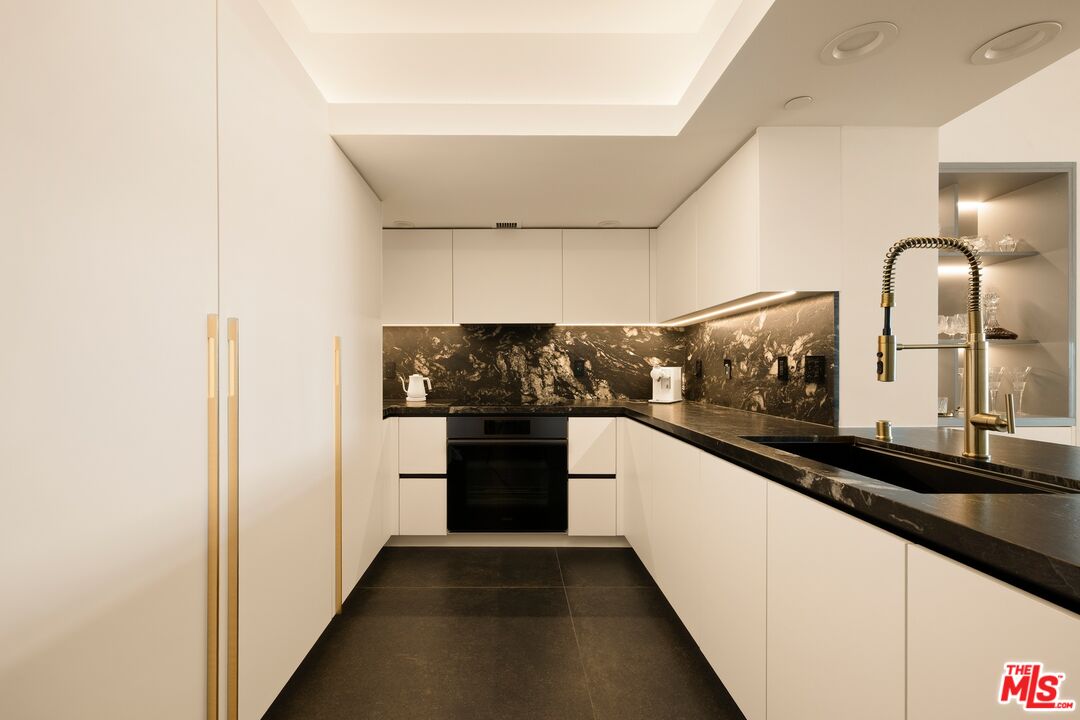 13700 Marina Pointe Dr Unit: 1011