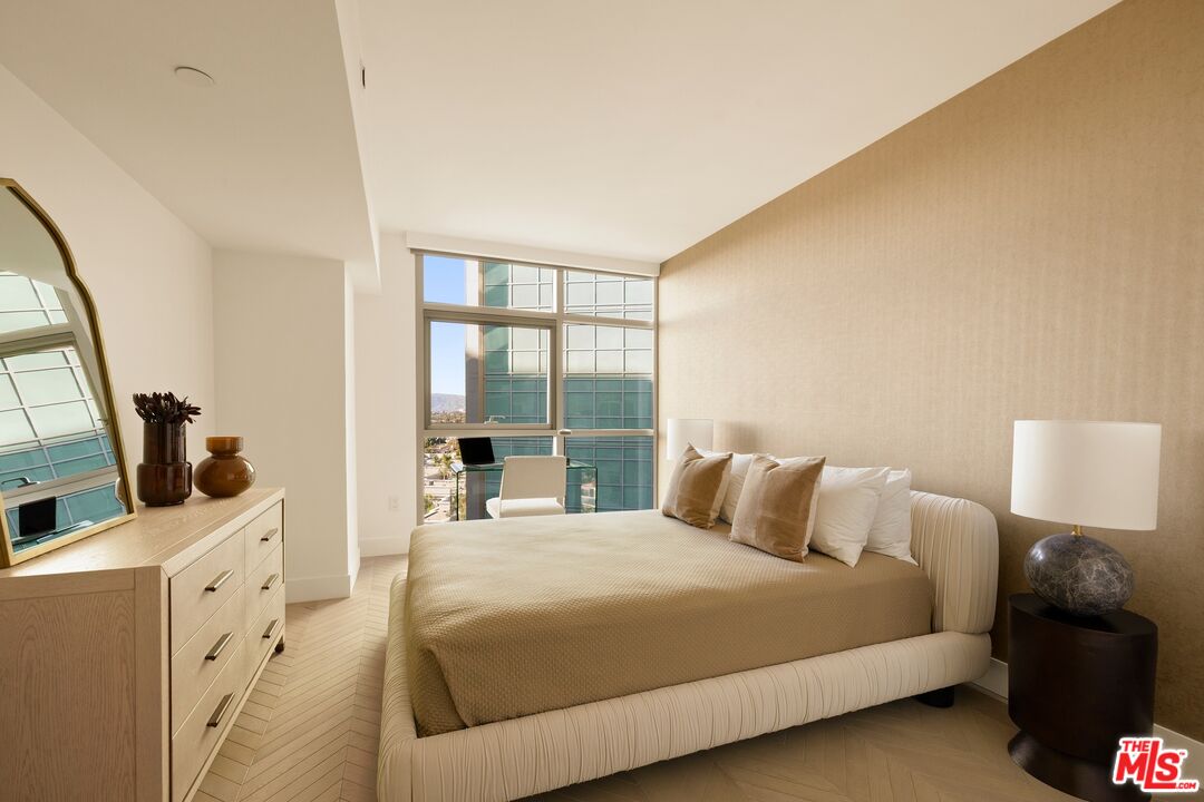 13700 Marina Pointe Dr Unit: 1011