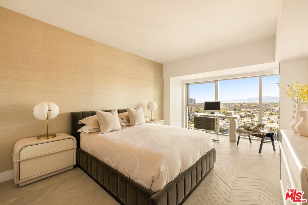 13700 Marina Pointe Dr Unit: 1011