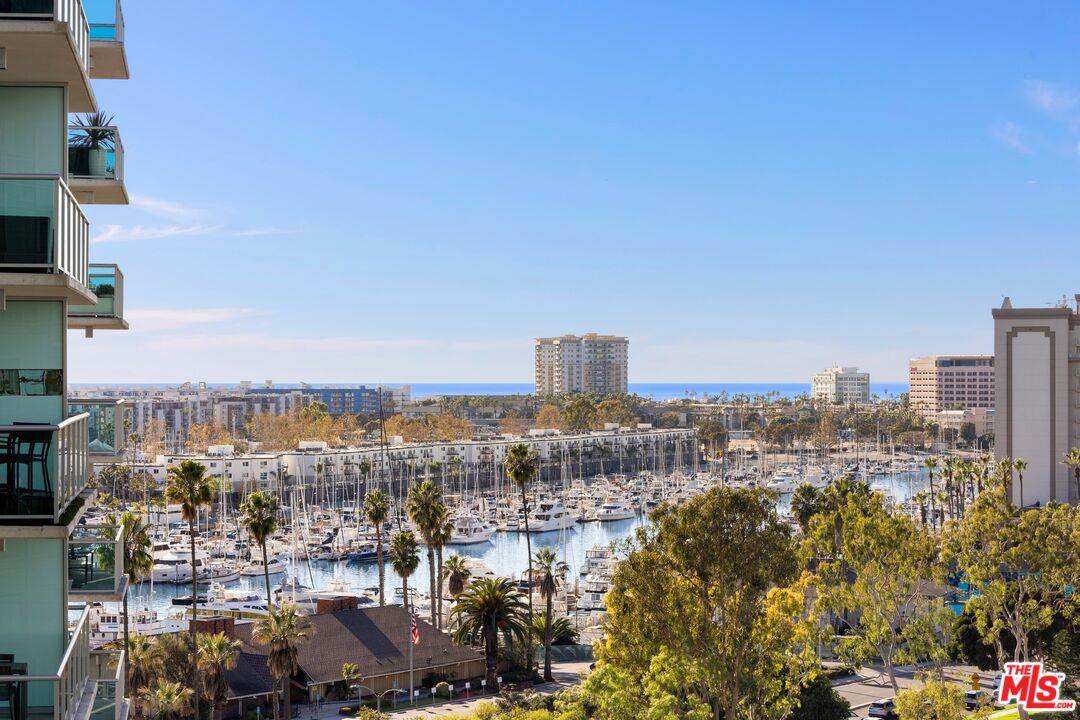 13700 Marina Pointe Dr Unit: 1011