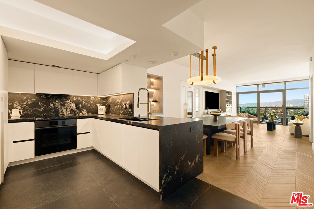 13700 Marina Pointe Dr Unit: 1011