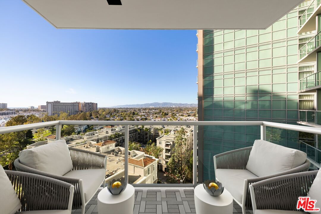 13700 Marina Pointe Dr Unit: 1011