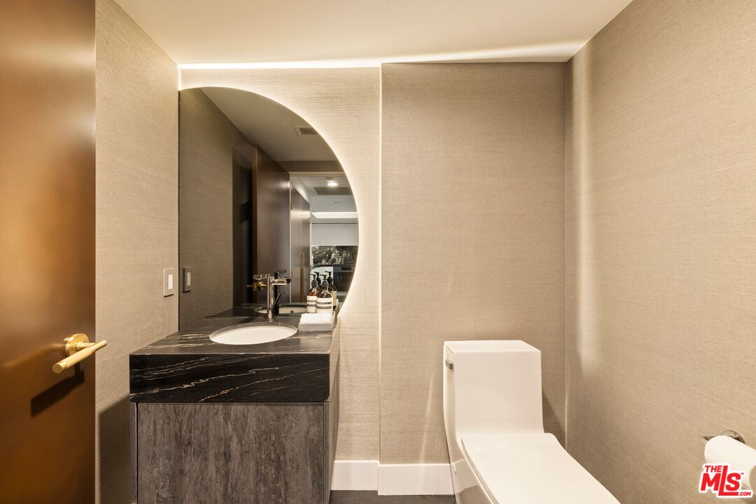 13700 Marina Pointe Dr Unit: 1011