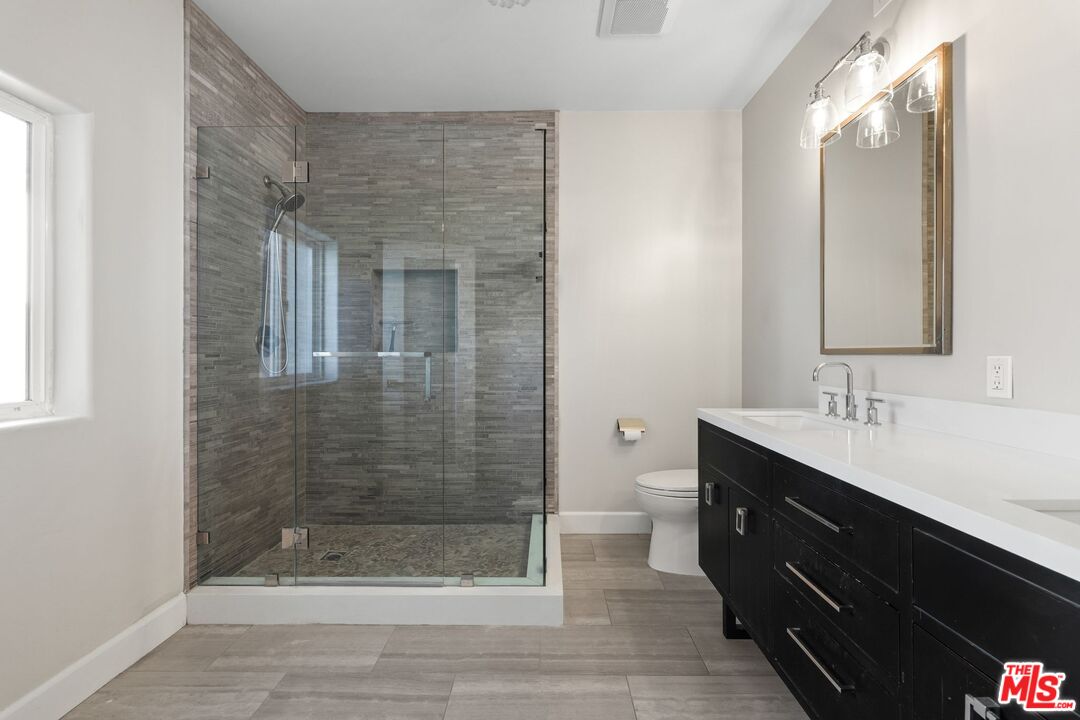 1745 S Barrington Ave