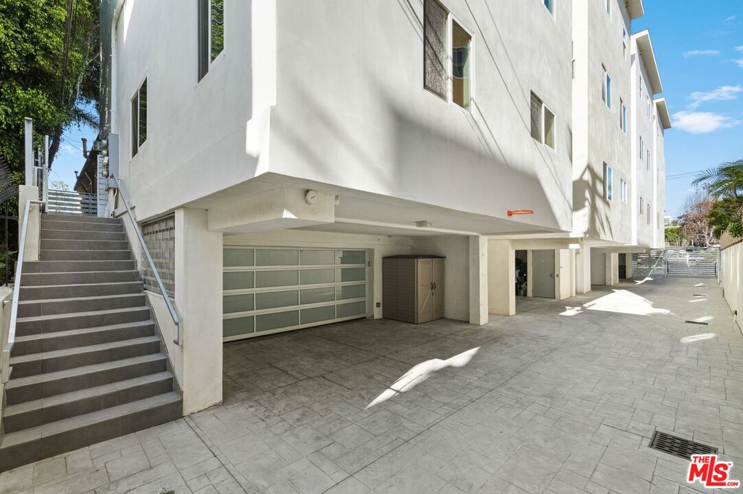 1745 S Barrington Ave