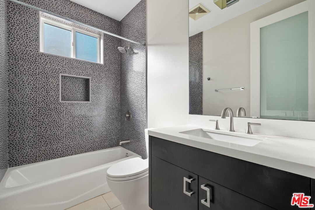 1745 S Barrington Ave