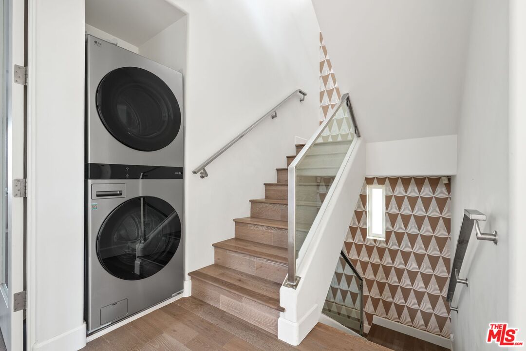 1745 S Barrington Ave