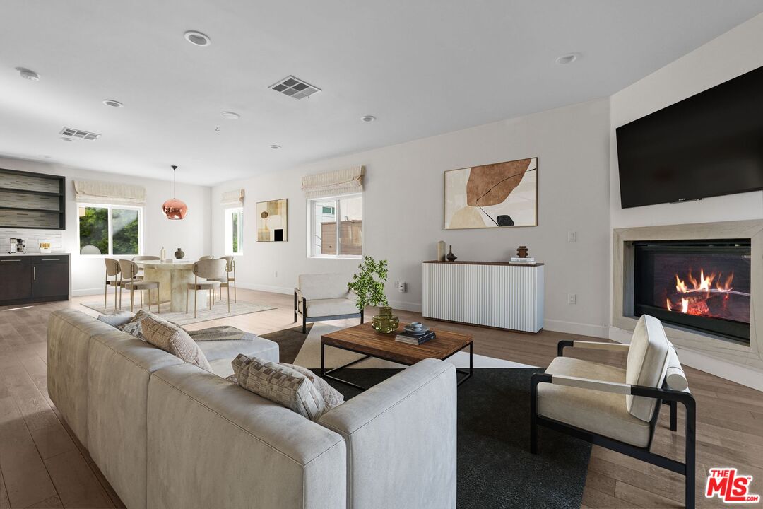 1745 S Barrington Ave