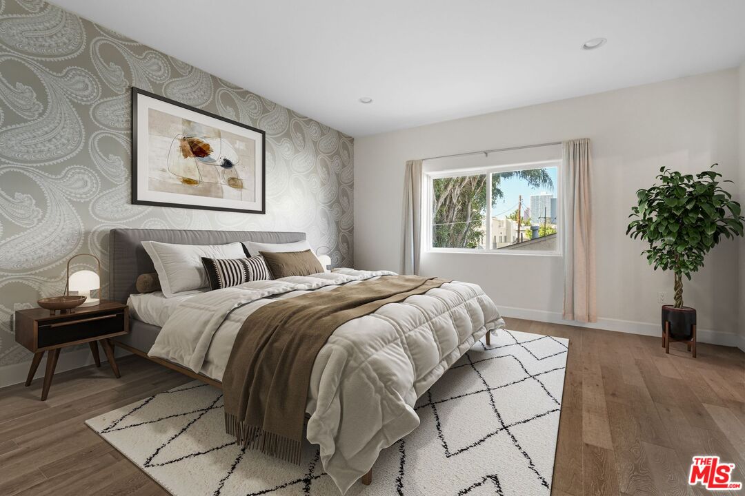 1745 S Barrington Ave