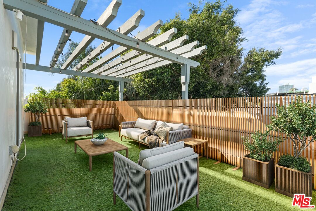 1745 S Barrington Ave