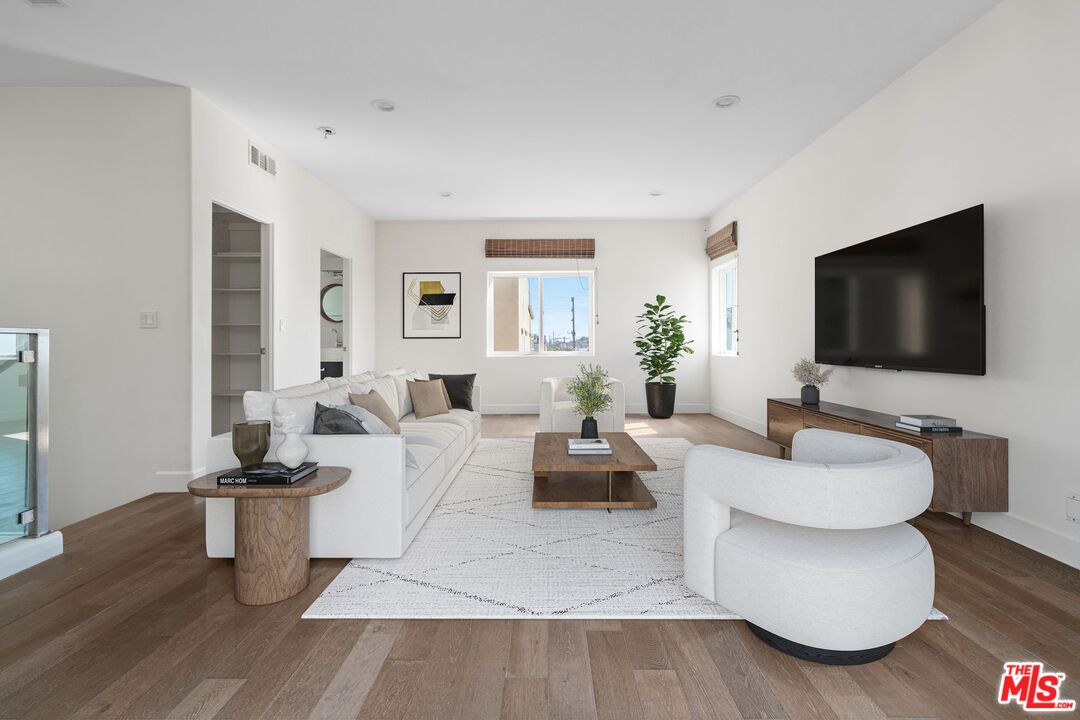 1745 S Barrington Ave