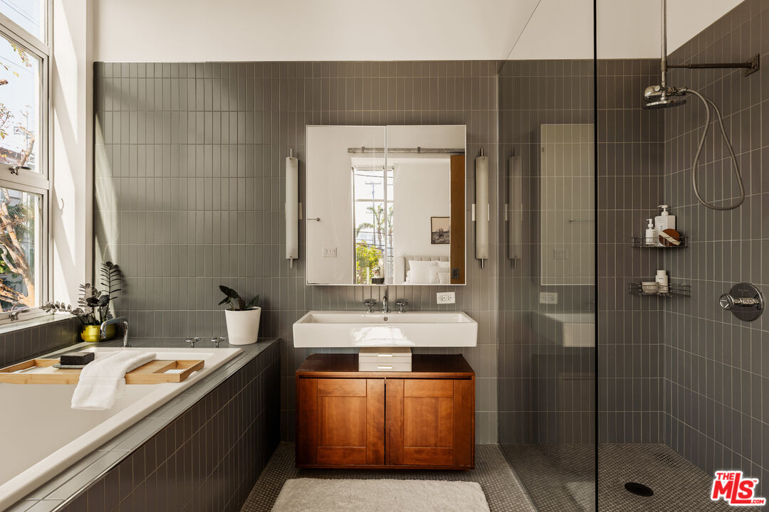 4080 Glencoe Ave Unit: 226