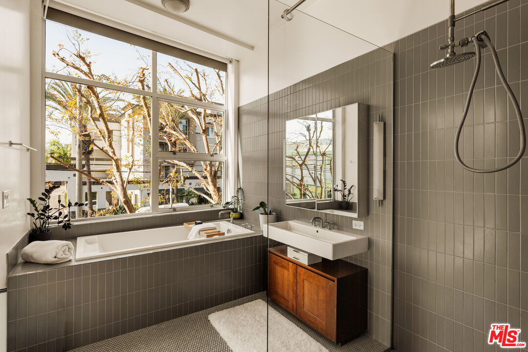 4080 Glencoe Ave Unit: 226