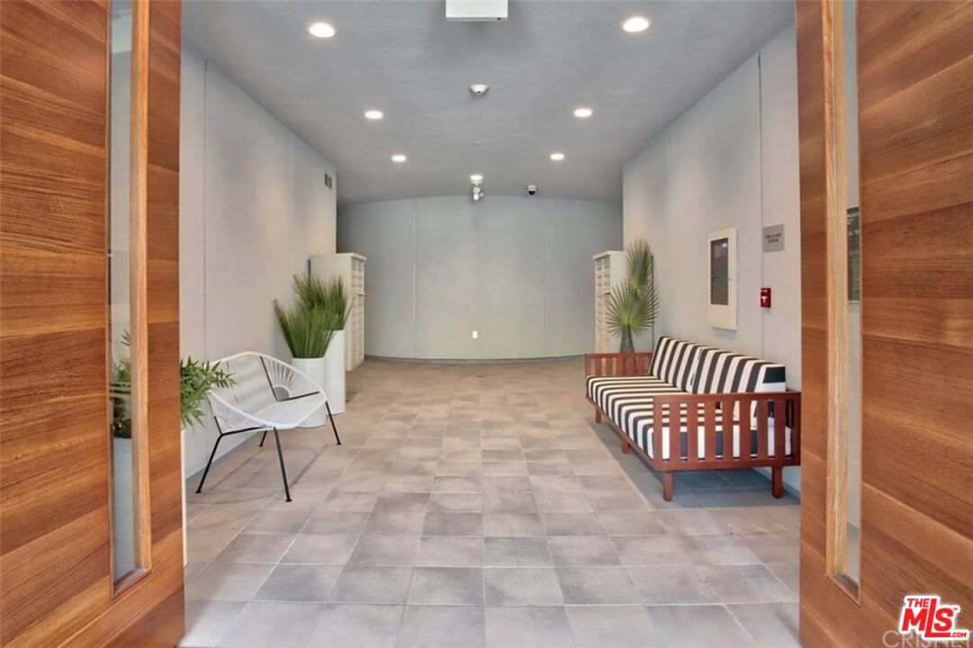 4240 Laurel Canyon Blvd Unit: 402