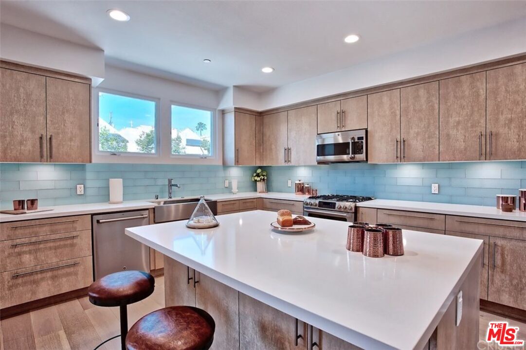 4240 Laurel Canyon Blvd Unit: 402