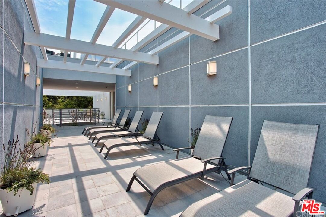 4240 Laurel Canyon Blvd Unit: 402