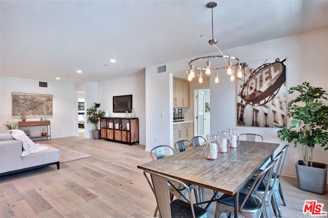 4240 Laurel Canyon Blvd Unit: 402