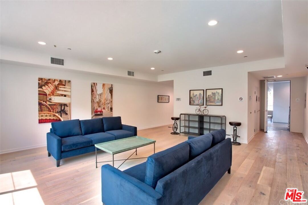 4240 Laurel Canyon Blvd Unit: 402