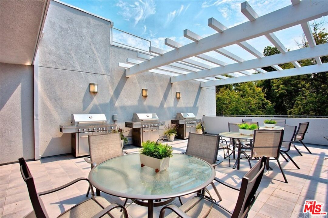 4240 Laurel Canyon Blvd Unit: 402