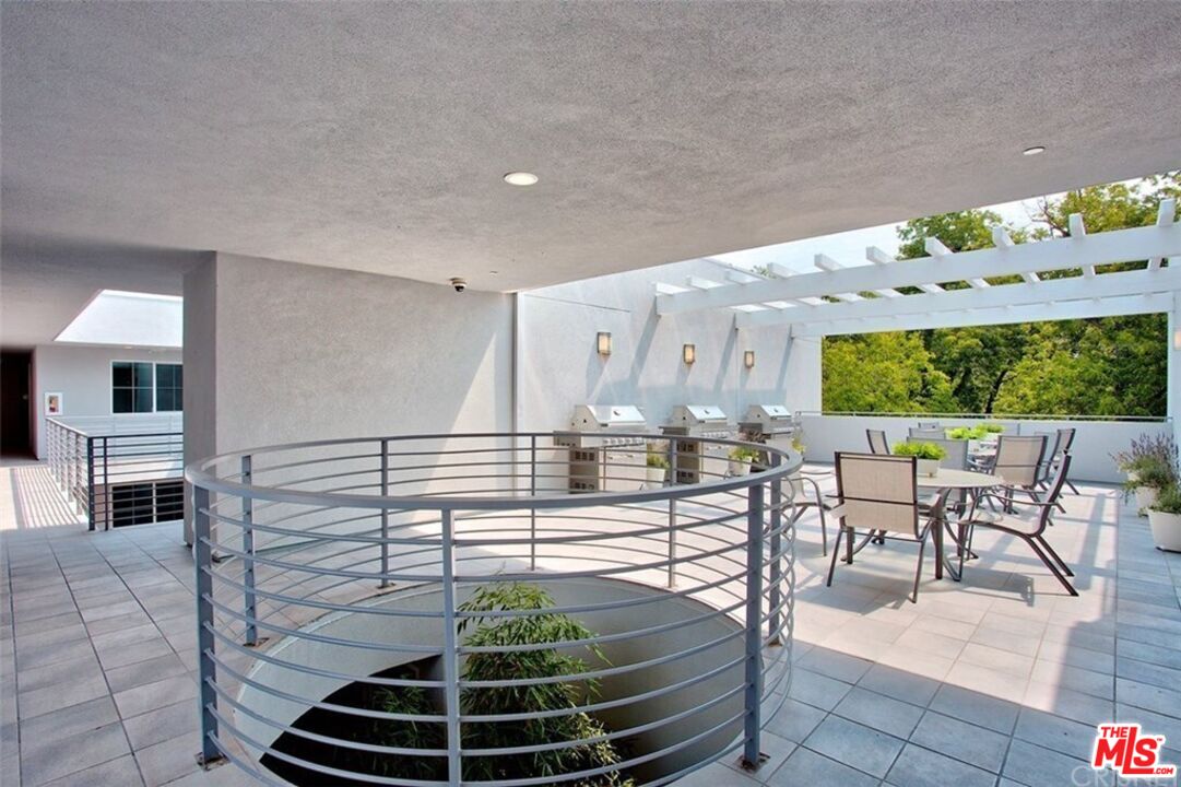 4240 Laurel Canyon Blvd Unit: 402