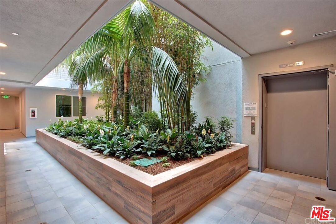 4240 Laurel Canyon Blvd Unit: 402