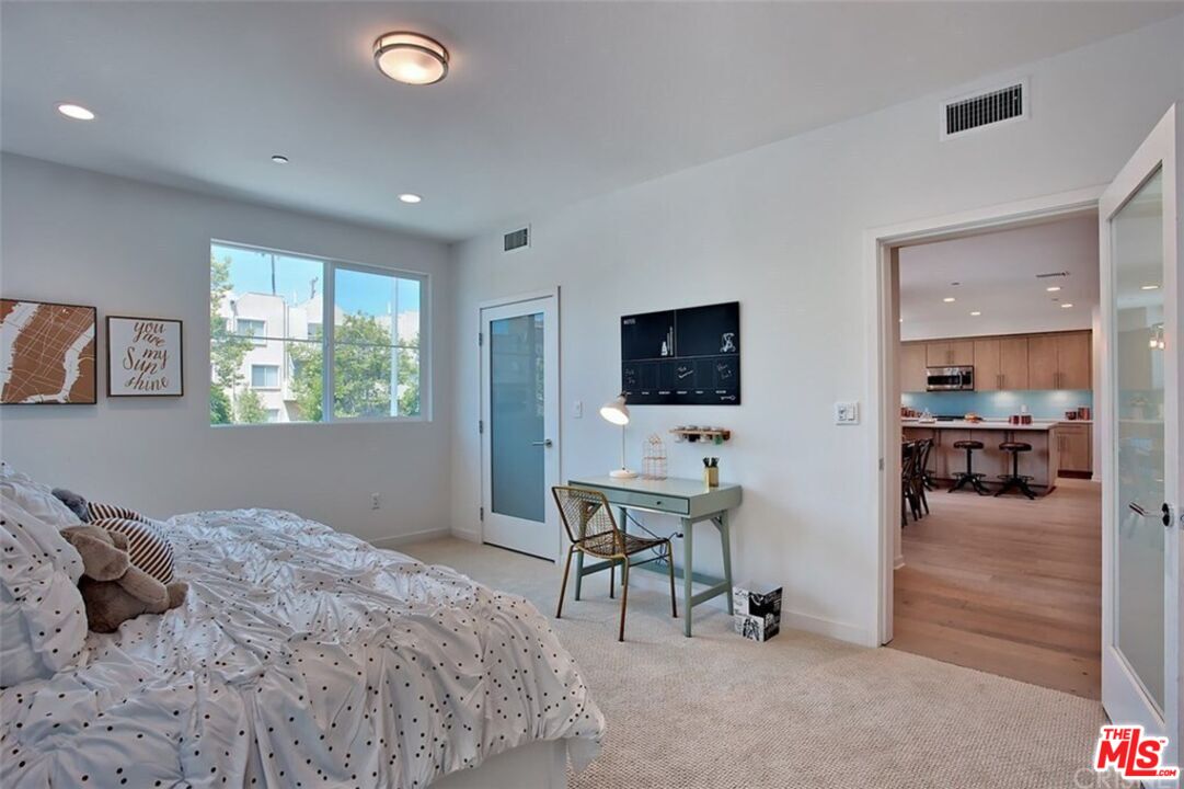 4240 Laurel Canyon Blvd Unit: 402