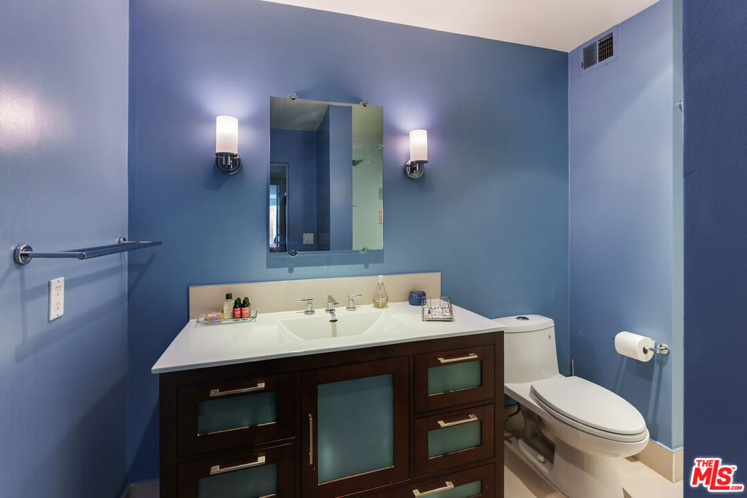 10790 Wilshire Blvd Unit: 404