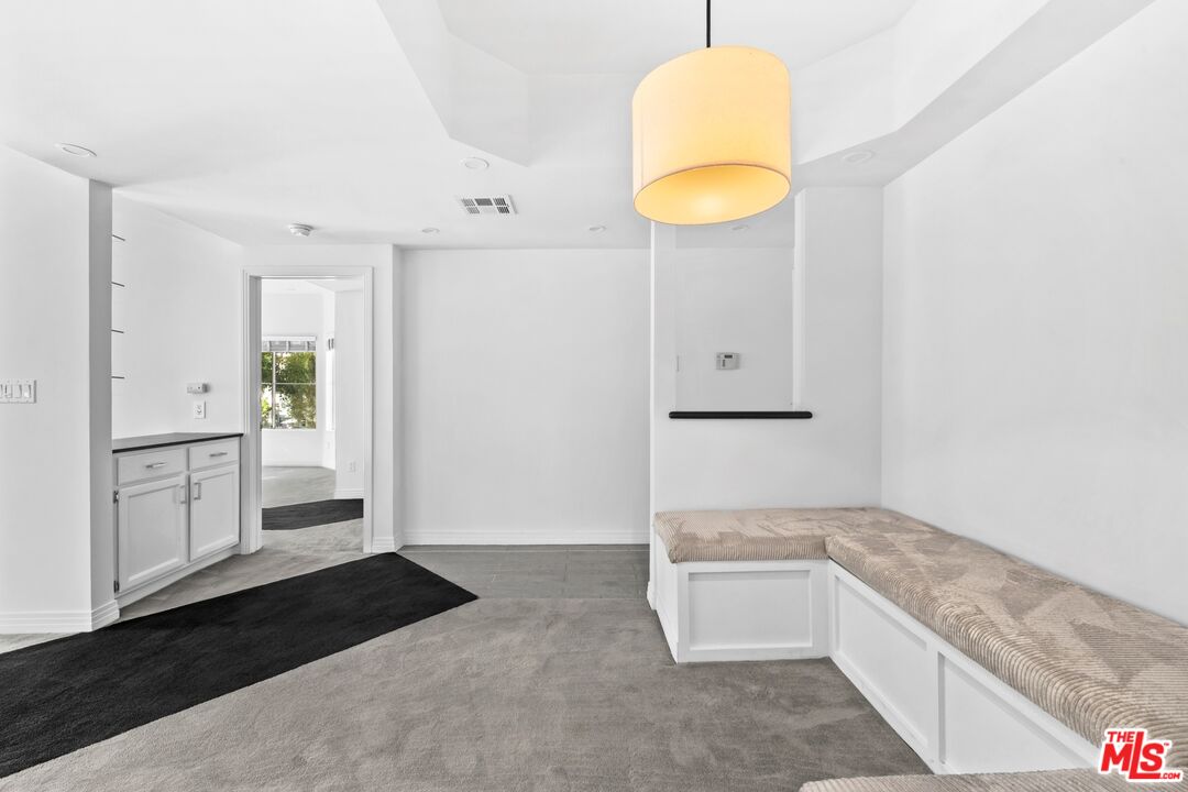 14347 Albers St Unit: 201