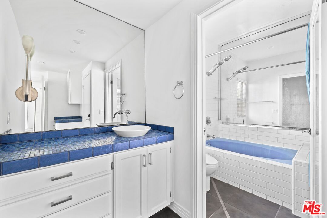 14347 Albers St Unit: 201