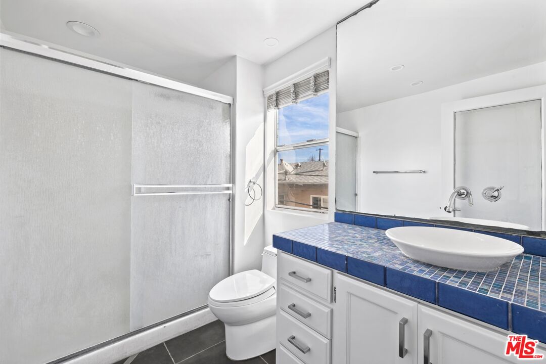 14347 Albers St Unit: 201