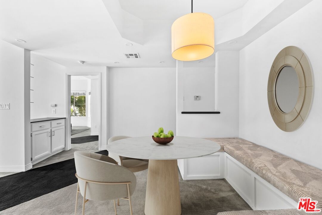 14347 Albers St Unit: 201