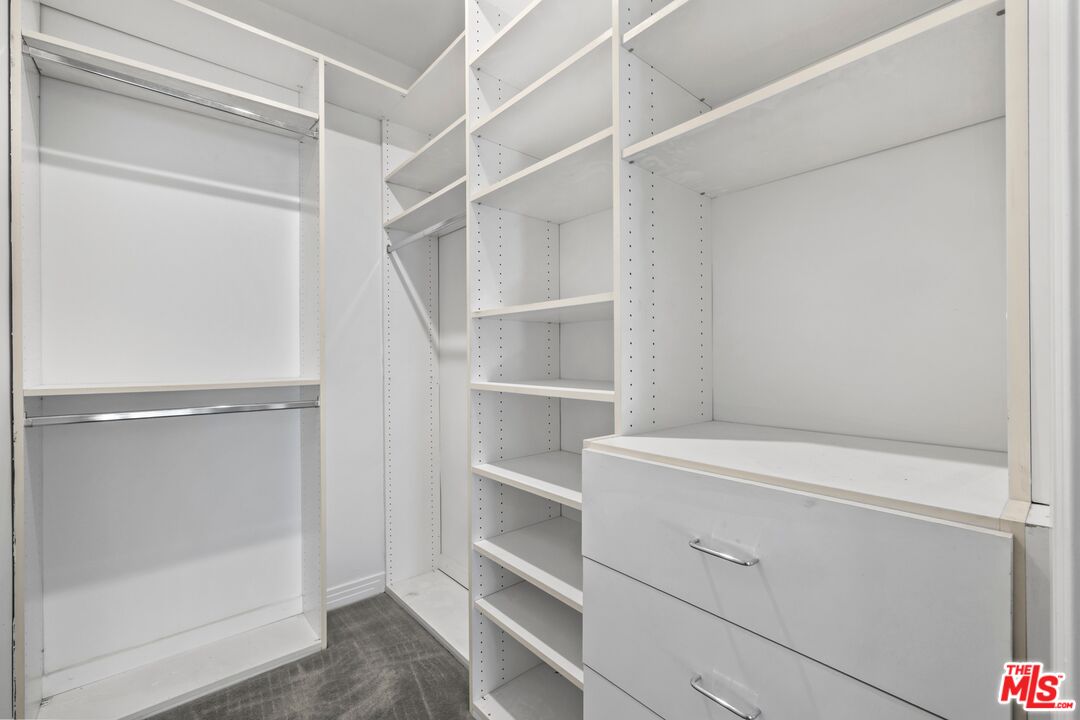 14347 Albers St Unit: 201