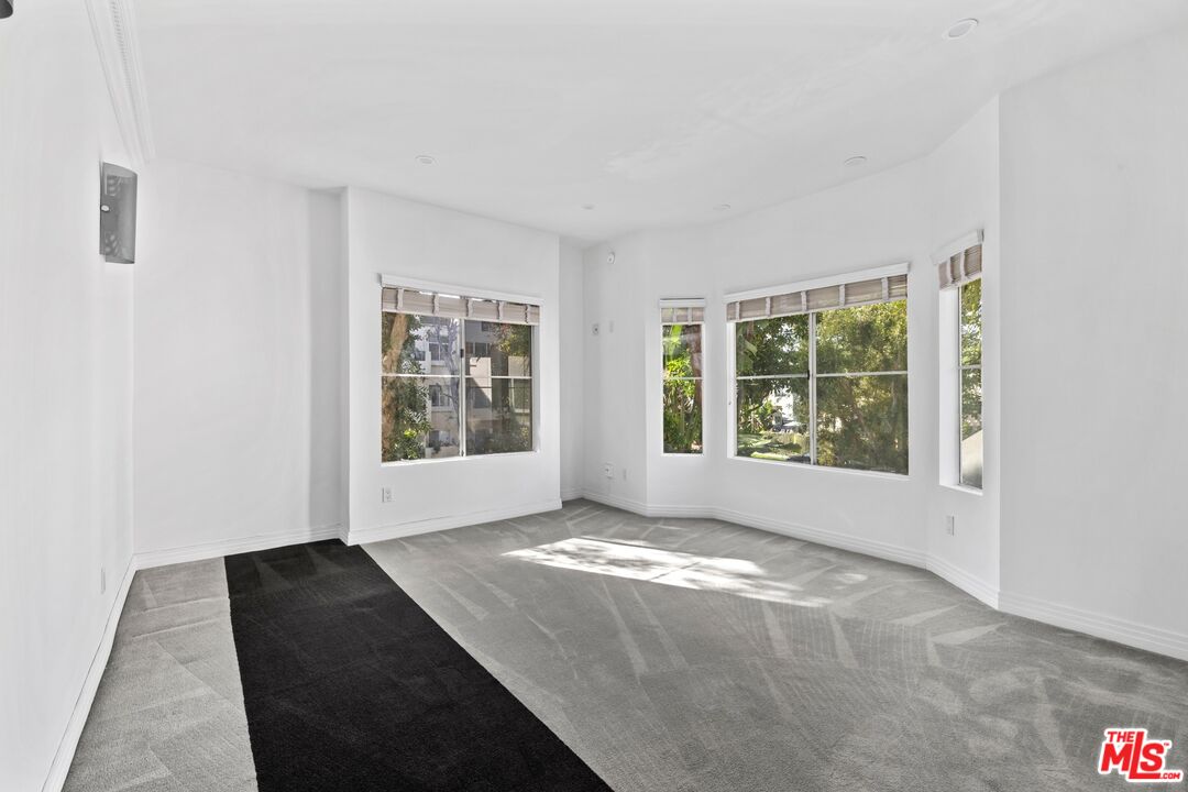 14347 Albers St Unit: 201