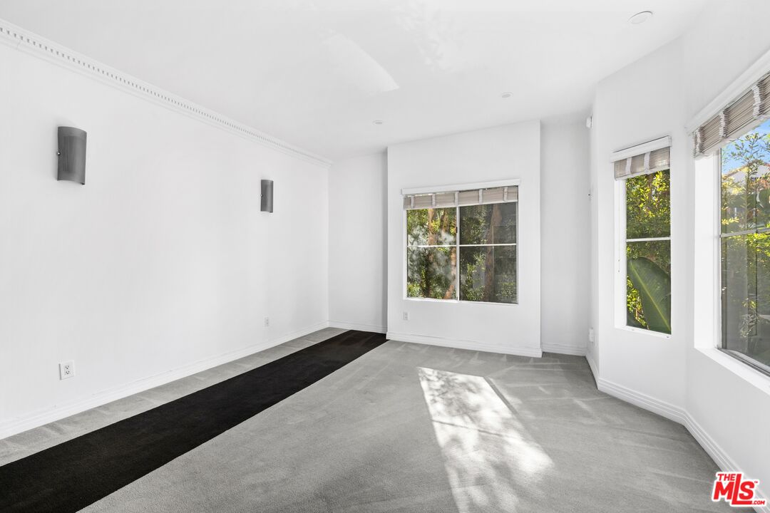 14347 Albers St Unit: 201