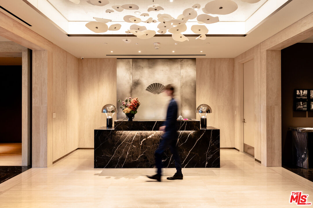 9200 Wilshire Blvd Unit: PH1W