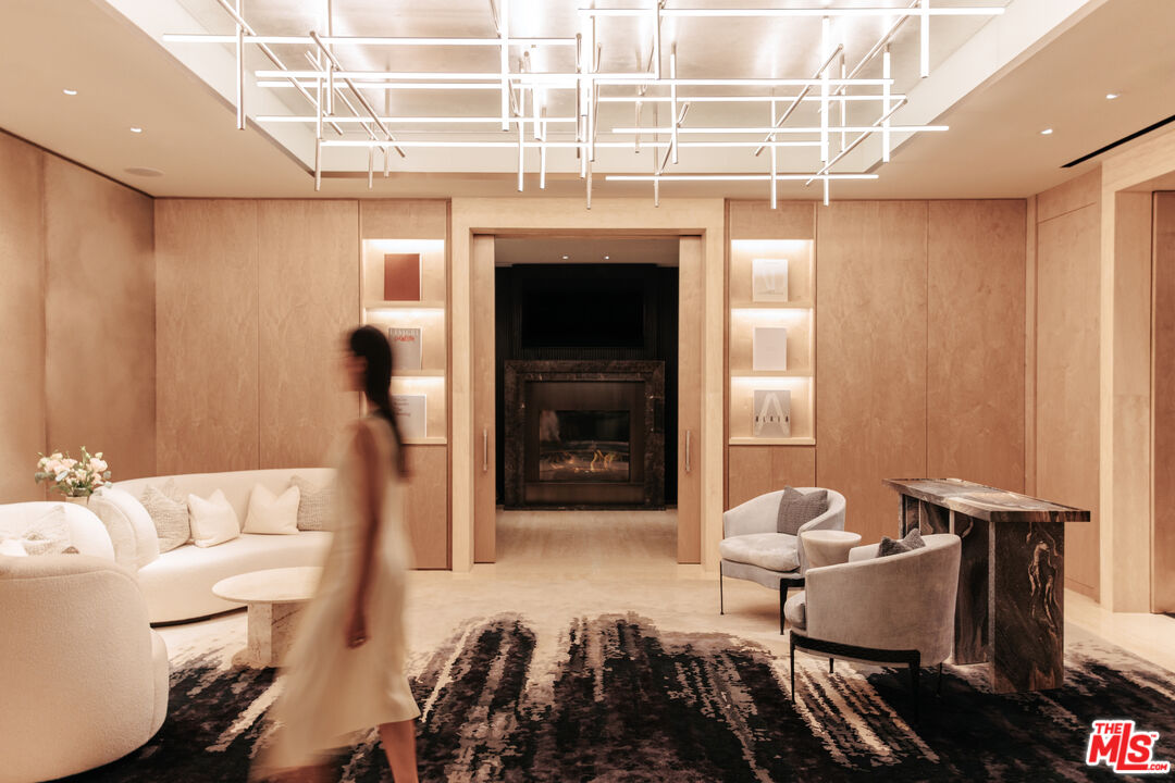 9200 Wilshire Blvd Unit: PH1W