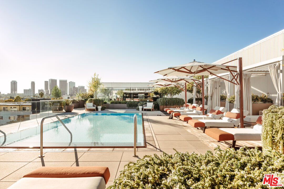 9200 Wilshire Blvd Unit: PH1W