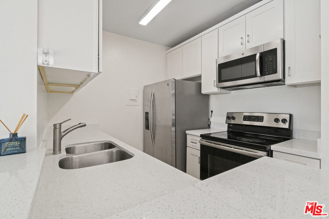 18307 Burbank Blvd Unit: 325