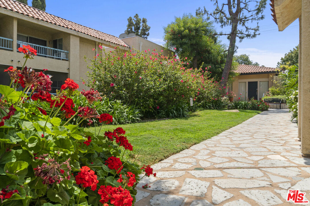 18307 Burbank Blvd Unit: 325